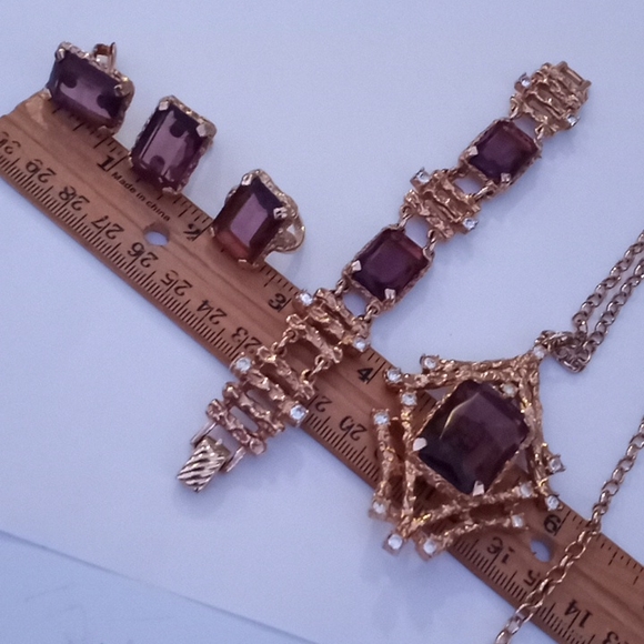 c1973 Sarah Coventry Twilight Amethyst Glass Rhinestone Gold Tone Parure - Picture 9 of 10